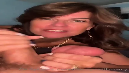 wife squeezes balls while stroking cock - Vidéo premium HD - MILF | Charmeuse X