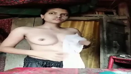 Desi Village Slim Girl Showing - Video Porno Gratuite HD | Charmeuse X